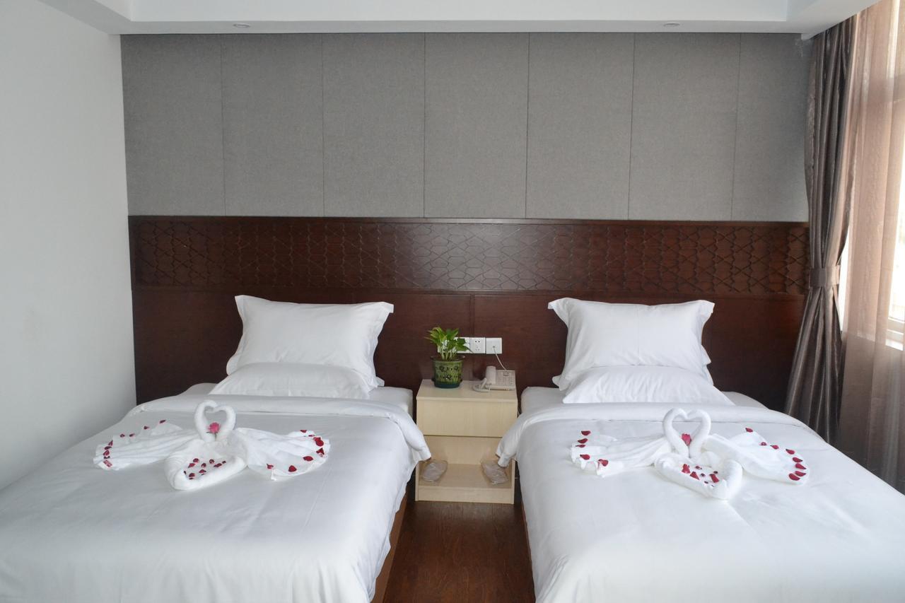 Royal Holiday Hotel Γιανγκόν Εξωτερικό φωτογραφία
